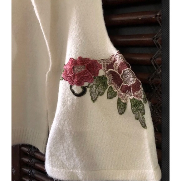 S Ivory Sweater Embroidered Vintage Pink Roses - Picture 3 of 6